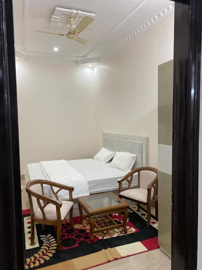 S.R Plaza Hotel Khurja Kültér fotó