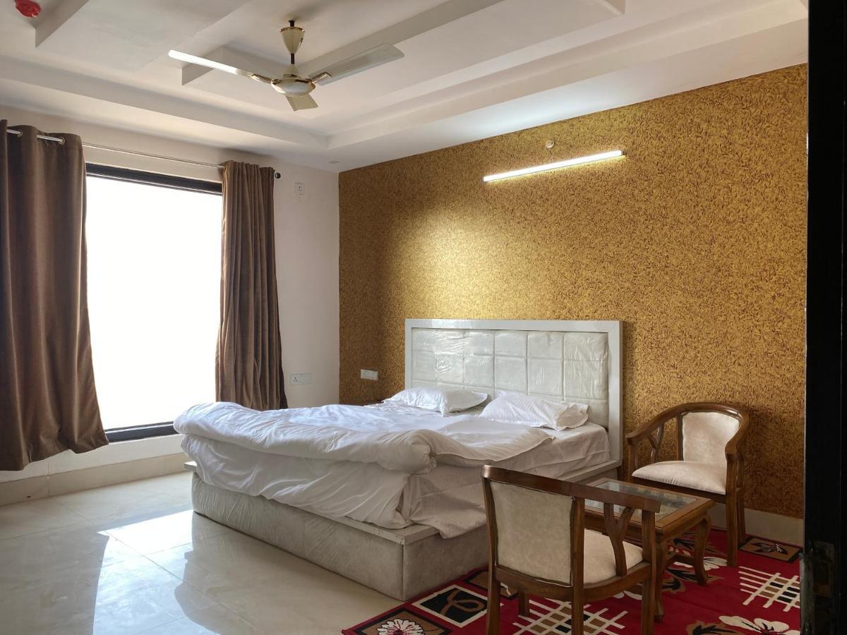 S.R Plaza Hotel Khurja Kültér fotó