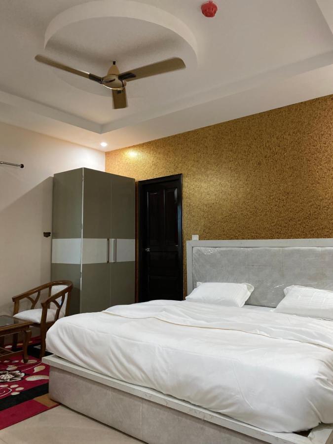 S.R Plaza Hotel Khurja Kültér fotó