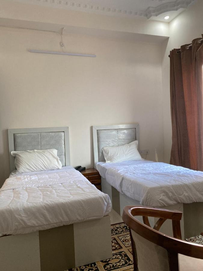 S.R Plaza Hotel Khurja Kültér fotó