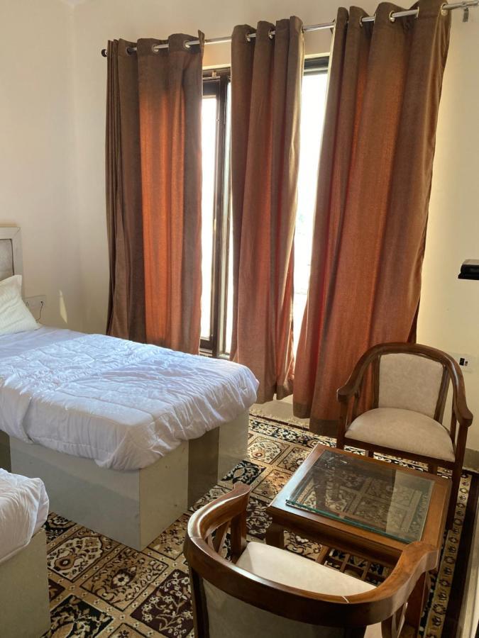 S.R Plaza Hotel Khurja Kültér fotó